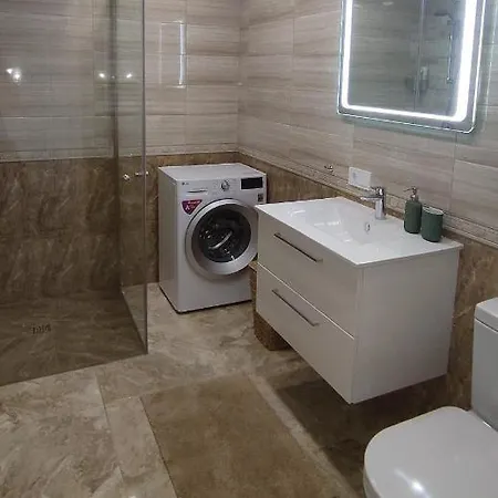 New J22, Free Private Parking, Terrace, Self Check-in 考纳斯